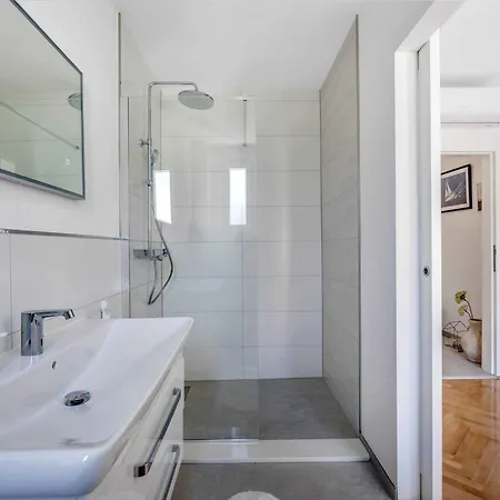 Elegant Tranquil Okrug Gornji Appartement